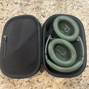 Bose Quietcomfort headphones green